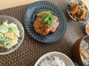 Yoko Mitsuya Instagram - 豆腐を入れたつくねです😋🍚