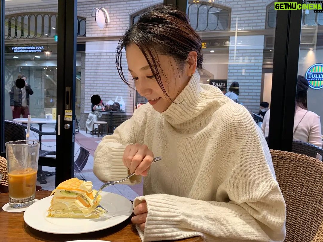 Yoko Mitsuya - 3 Likes - 至福の時🍰🍞🍴✨
#3枚目#美味しくて半目#ハーブスのケーキ好き#パンも美味しい