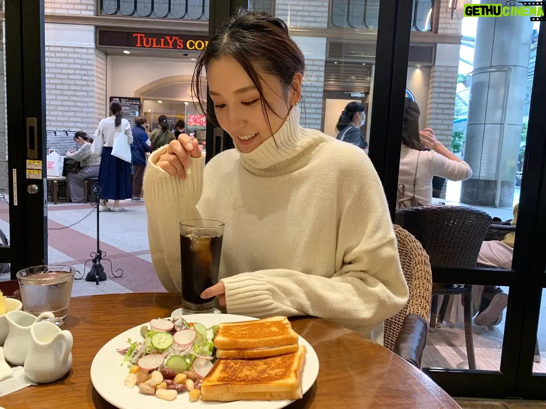 Yoko Mitsuya - 3 Likes - 至福の時🍰🍞🍴✨
#3枚目#美味しくて半目#ハーブスのケーキ好き#パンも美味しい