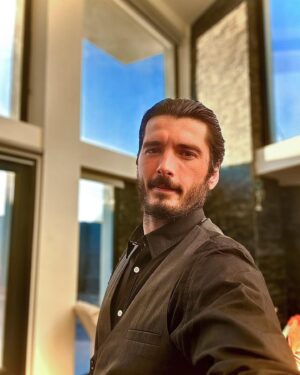 Yon González Instagram - Feliz sábado noche.