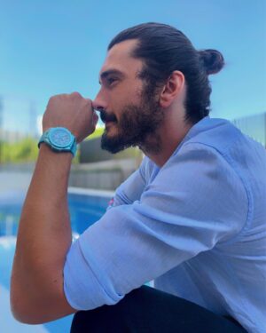Yon González Instagram - Ser rápido como el viento. Conseguir mis objetivos. Sentirme imparable y mi @hublot marcando cada instante. 

#bigbangsummer #hublot #publi