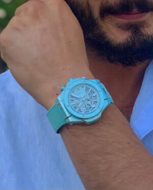 Yon González Instagram - Ser rápido como el viento. Conseguir mis objetivos. Sentirme imparable y mi @hublot marcando cada instante. 

#bigbangsummer #hublot #publi