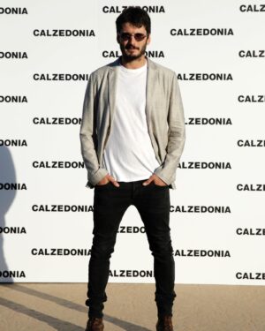 Yon González Instagram - Qué bien se está cuando se está bien!!! 🥥🌴 @calzedonia #calzedonia #summerloading