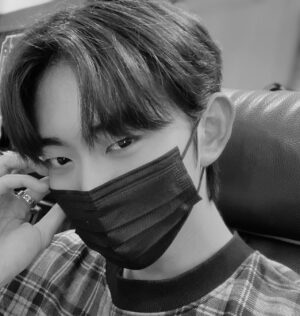 Yoo Jun Instagram - 2021년이 이제 다 끝나가네요 다들 즐거운시간 보내고 계신가요?! 2022년에는 더욱더 멋진 배우가 되도록 노력하겠습니다 모두들 새해복많이받으세요~~~😎😎😎#새해#해피뉴이어