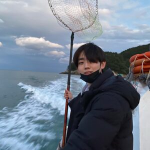 Yoo Jun Instagram - 낚시에 소질이있네...?#거제도#바다낚시