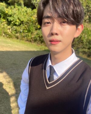 Yoo Jun Instagram - 교복오랜만~~#촬영중 #촬영