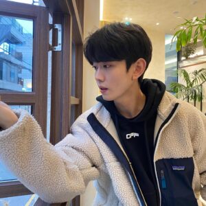 Yoo Jun Instagram - 감기조심🥲