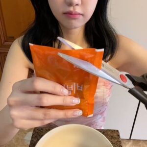 Yoo Sang-moo Instagram - 비비고 만두, 냉면류 진짜진짜 쩰 싸게 받아왔습니다
자신있게 강추강추 늘 가장 저렴하게 받아다드릴께요♥
상무의 추천은 
감자만두 완전 1등!! 매운왕교자, 구운왕교자 2등 캬~
면류는
미치겠다 고르기 힘들지만
1등은 들기름 막국수
2등은... 악 못골라
옵션 7번에 비냉, 물냉 함께가는걸로!
하면 되겠다

암튼 짱짱 맛있답니다 오예
오늘 인스타 생방은 저녁 9시에 시작하구요
오셔서 웃다 가셔요
꺄 신나게따♥
너무 쪼아요

구매는 오늘밤 12시 까지만 가능하니까 잊지 마시구요. 
제 인스타 프로필에 링크 있습니다
그거 클릭하면 아주 쉽게 구매 하실 수 있어요♥

이따 뵐께용 너무 쪼아요^^