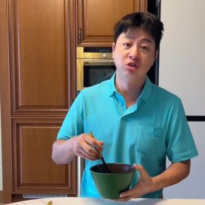 Yoo Sang-moo Instagram - 비비고 만두, 냉면류 진짜진짜 쩰 싸게 받아왔습니다
자신있게 강추강추 늘 가장 저렴하게 받아다드릴께요♥
상무의 추천은 
감자만두 완전 1등!! 매운왕교자, 구운왕교자 2등 캬~
면류는
미치겠다 고르기 힘들지만
1등은 들기름 막국수
2등은... 악 못골라
옵션 7번에 비냉, 물냉 함께가는걸로!
하면 되겠다

암튼 짱짱 맛있답니다 오예
오늘 인스타 생방은 저녁 9시에 시작하구요
오셔서 웃다 가셔요
꺄 신나게따♥
너무 쪼아요

구매는 오늘밤 12시 까지만 가능하니까 잊지 마시구요. 
제 인스타 프로필에 링크 있습니다
그거 클릭하면 아주 쉽게 구매 하실 수 있어요♥

이따 뵐께용 너무 쪼아요^^