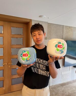 Yoo Sang-moo Instagram - 저기 카포드 관계자님! 혹은 대표님♥
저희 시청자분들께서 애타게 찾으십니다!!
연락 부탁드립니다
디엠은 안오는 경우도 있으니 댓글 주시면
제가 연락드릴케요~
여러분 카포드 관계자 찾아주세요♥
아 싸게 주실거면 연락주시고 아니시면....
그래도 일단 주셔용^^