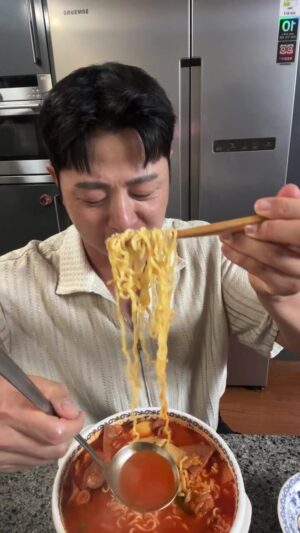 Yoo Sang-moo Instagram - 인쇼라 진짜 너무재밌다 쟌슨빌~ 오예♥