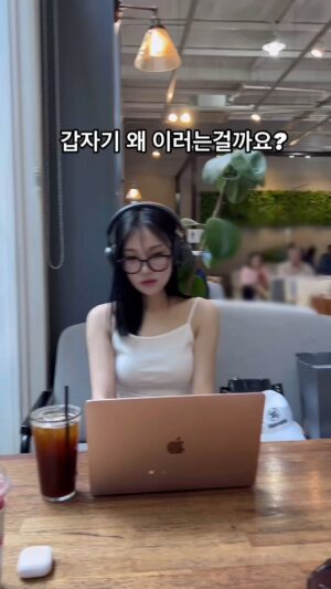 Yoo Sang-moo Instagram - 심심한거 못 참는 여자 ㅋㅋㅋ
갑자기 모해??