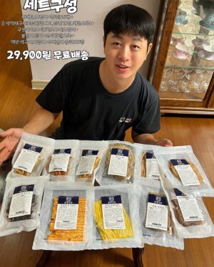 Yoo Sang-moo Instagram - 여러분 이런 사람 또 없습니다!!
고퀄리티 건어물 진짜진짜 싸게 받아냈습니다!
쥐포 넘 야들야들 맛나는데
총 25~27장이 11900원에 무배!!!!!!!!!!!
미쳤다 오예♥
콘치즈구이 오징어도 찐찐 맛난데
11900원 무배!!!!!!!!
세트 구성은 진짜 미쳤어요
11가지 다 넣어서
29900원 무배!!!!!!! 
지렸다
오족부터 먹태 오징어 아귀포 까지 다 있으니 꼭 오시구요
아 그리고 이벤트까지
댓글에 믿사유 라고 적어주시면 100분 뽑아서
망고 젤리 (100g 맛나요) 보내드립니다
오예♥
구매방법은 이제 다 아시죠?
인스타 프로필에 링크 누르시면
아주 쉽게 가능합니당~

퀄리티 넘 좋고 맛있어서
분명 좋아하실거에요
인스타 라이브 방송은 수욜밤 9시에 해드릴께요
이번꺼도 역시 짱짱 좋다
오예 너무 쪼아요♥