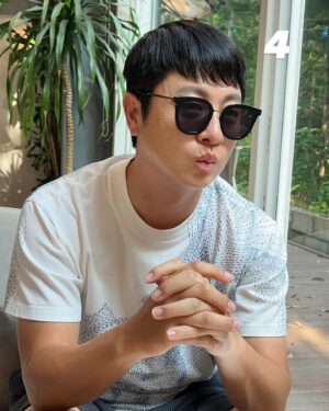 Yoo Sang-moo Instagram - 어떤게 쩔 잘어울려요?! ㅋㅋ
선글라스 엄청 이쁘고 저렴해서 진행하기로 했습니다
수량이 많지는 않지만
퀄리티 대비 가격이 넘 좋더라구요!!
.
종류는 13가지? 정도고
수량은 각 10개씩? 암튼 분명 좋아하실거에요♥
오늘밤 9시 부터 오픈 되구요
생방송은 내일 목욜밤 9시에
인스타 라방으로
(인쇼라)
구매방법은요
제 인스타 프로필에 있는 링크 클릭 하시면
됩니다 참 쉬우니까 걱정마시구요
천천히 고민하시고 사실 수 있도록
금요일밤 12시 까지 구매가능 하시니까
촌촌히♥
아 쩰 중요한 가격은
전상품 52900원인가? 배송비 무료구요
암튼 꽤 이뻐서 진행하니까
필요하신 분들은 꼭 오시구요
.
잠시후 9시엔 쟌슨빌 인쇼라 (인스타쇼핑라이브)
진행하니까 제 인스타로 놀러오셔요

오예 너무 쪼아요♥