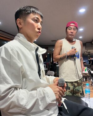 Yoo Se-yoon Instagram - 12년전에 나는 참 작고도 좁았다.
지금도 여전히 나는 참 작지만 이제서야 조금씩 나를 사랑하는 사람들과 내가 사랑해야 할 사람들이 보이기 시작한다. 많이 늦었지만 이제라도 더더 사랑해야지. 와 뮤지는 하나도 안컸네