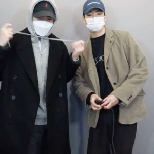 Yoo Su-bin Instagram - 팔짱은 못참지