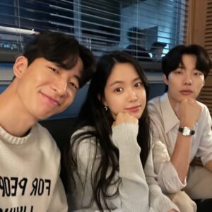 Yoo Su-bin Instagram - 6시반 집사부일체 😄
10시반 인간실격 최종화 😭
#집사부일체 #인간실격 #강민딱