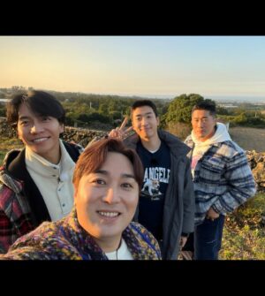 Yoo Su-bin Instagram - 오늘 저녁 6:30 
김창옥 싸부님과 함께합니다!!!