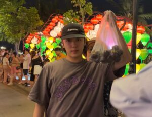 Yoon Hyun-soo Instagram - 행복한 베트남🇻🇳😌