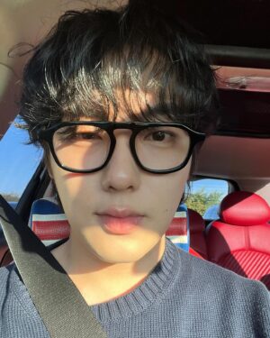 Yoon Hyun-soo Instagram - 퇴근길🤓