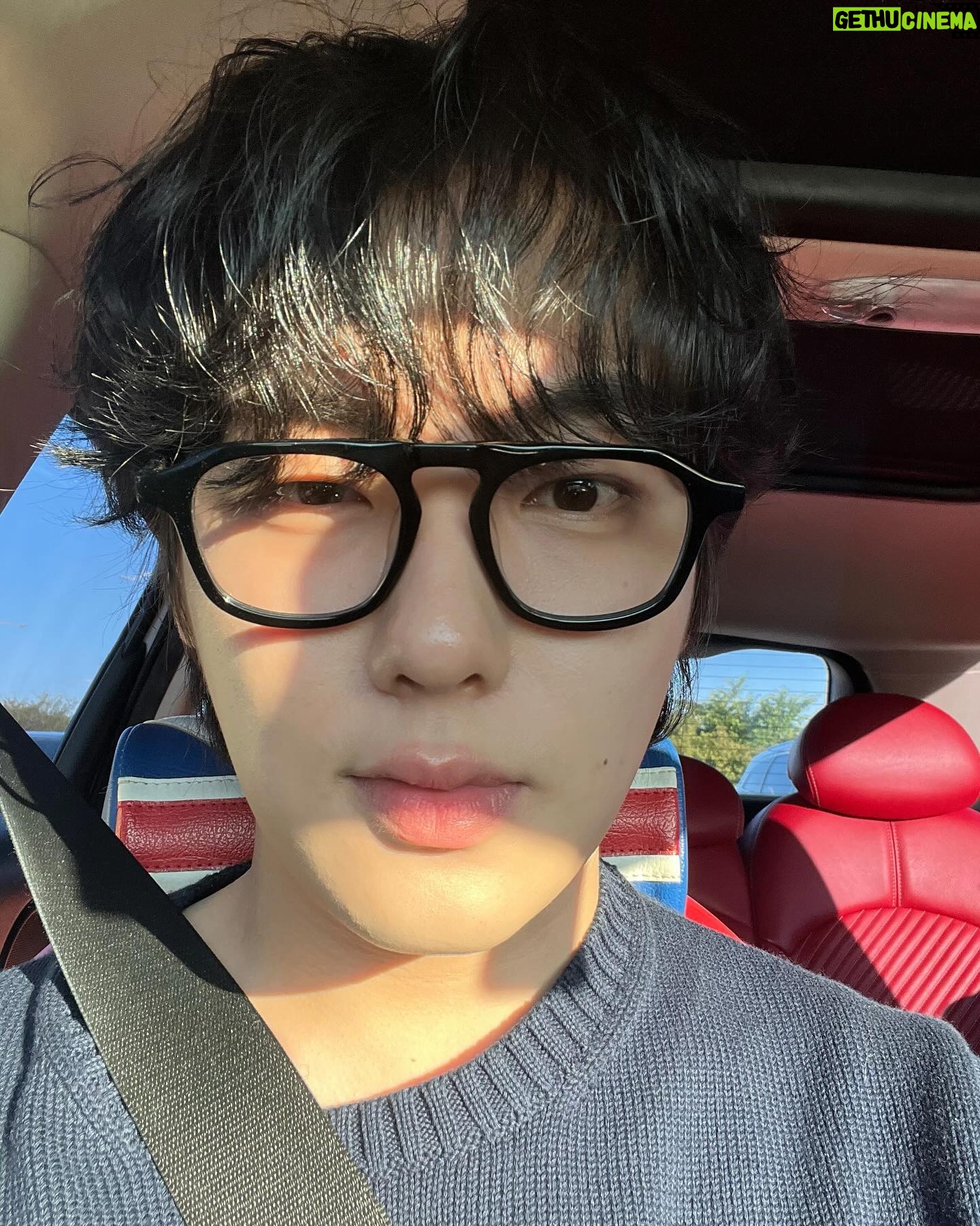 Yoon Hyun-soo - 76.2K Likes - 퇴근길🤓