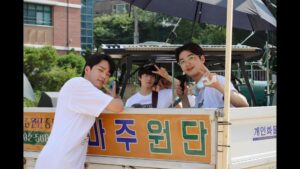 Yoon Jae-chan Instagram - 매 순간 반짝였던 순간들과 사랑하는 사람들을 영상으로 담아 만들어봤습니다!
그동안 반짝이는 워터멜론을 사랑해주신 분들께 진심으로 감사드립니다 그럼 이만 현율이는 물러나보겠습니다.