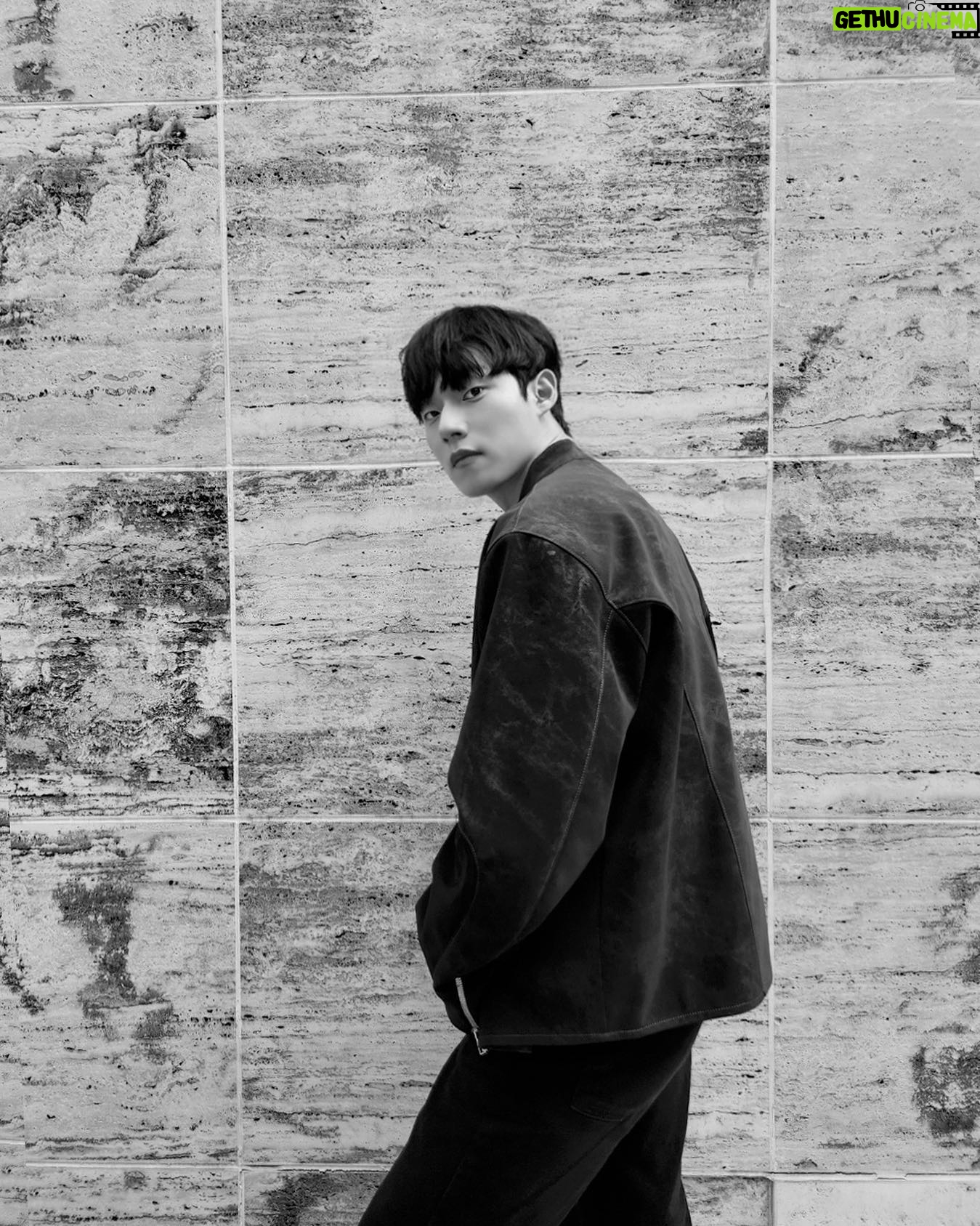 Yoon Jae-chan - 13.5K Likes - 회사옆 포토존☺️