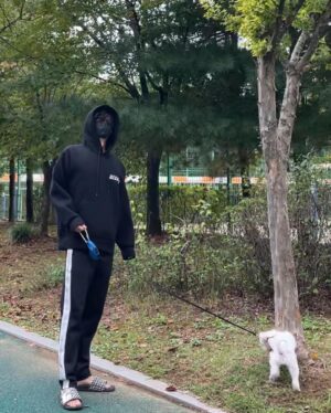 Yoon Jong-hoon Instagram - ⠀
간만에 마루상봉.
⠀
너무 춥네요 😭
⠀
#마루