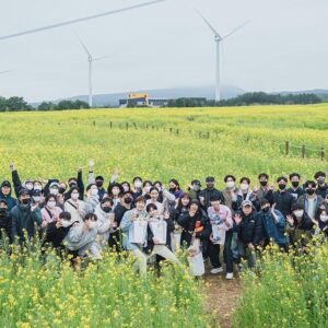 Yoon Jong-hoon Instagram - ⠀
감사한 선물들과 좋은 사람들과 작업.
⠀
별똥별이 마무리 되었습니다.
⠀
이 작품을 사랑해 주신 모든 분들 진심으로 감사합니다.
⠀
저는 좋은 모습으로 다시 나타 날게요. 
⠀
사랑합니다.
⠀
#별똥별 #사랑