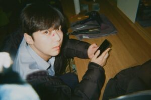 Yoon Jong-hoon Instagram - ⠀
잘 있습니다☺️
⠀
photo by #kkkingsu