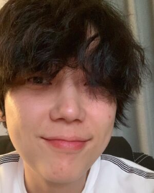 Yoon Jong-hoon Instagram - ⠀
이제 여름이 가나봐요.
⠀
⠀
