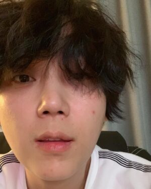 Yoon Jong-hoon Instagram - ⠀
이제 여름이 가나봐요.
⠀
⠀