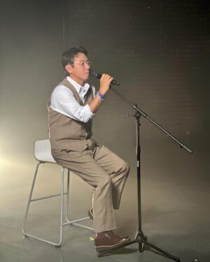 Yoon Jong-shin Instagram - ⠀
⠀
언젠간 가겠지 푸르른 이 청춘
⠀
지고 또 피는 꽃잎처럼
⠀
tvn