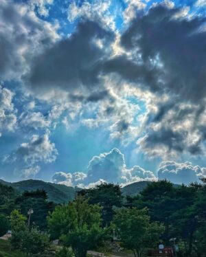 Yoon Jong-shin Instagram - ⠀
⠀
어제
⠀
서울 그리고 예산 하늘