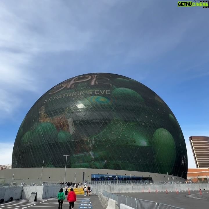 Yoon Jong-shin - 3K Likes - ⠀
⠀
Postcard from Earth
⠀
Sphere