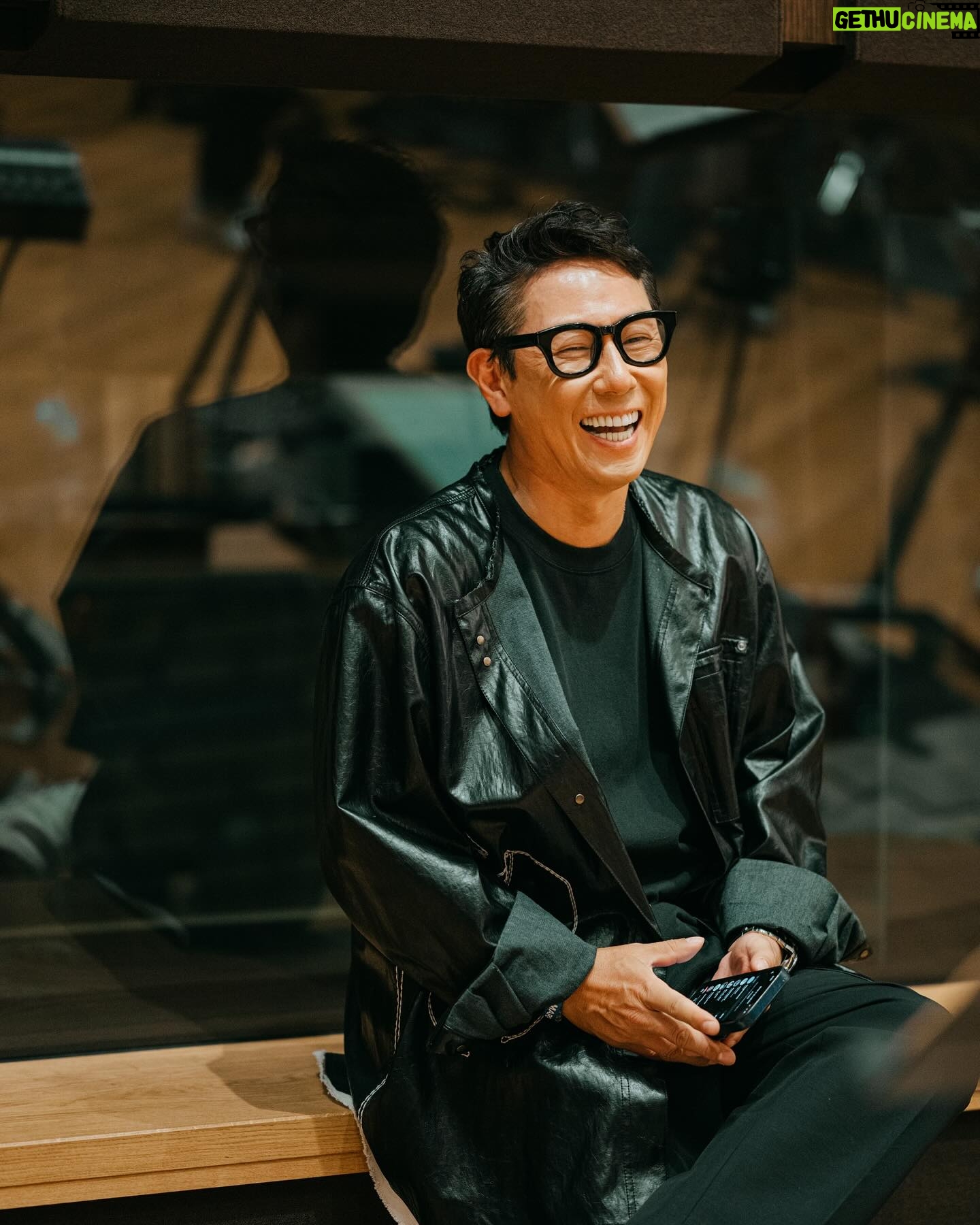 Yoon Jong-shin - 1.7K Likes - ⠀
⠀
만드는 것도 좋지만
⠀
부르는 게 더 좋다
Photo : 전찬우 @nesekada_
⠀
⠀