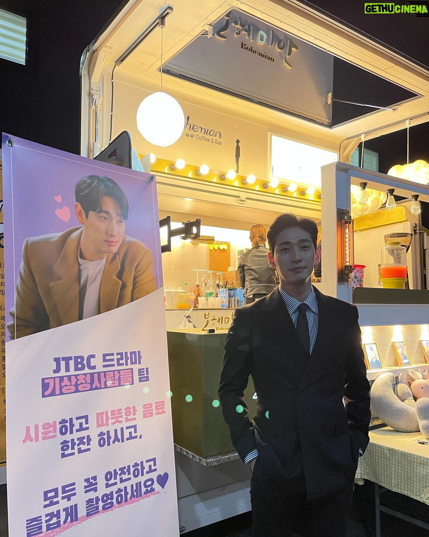 Yoon Park - 32.4K Likes - -
동농이형❤️
-
내가 사랑하는
#한예종 #02학번 #김동욱 선배님께서
#커피차 를 보내주셨다. 음~ 스멜~ ☕️
-
#jtbc #기상청사람들
#권해효 선배님😁