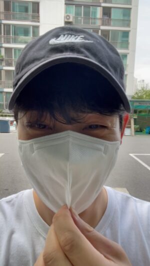 Yoon Park Instagram - -
마스크를 쓰면 좋은 점