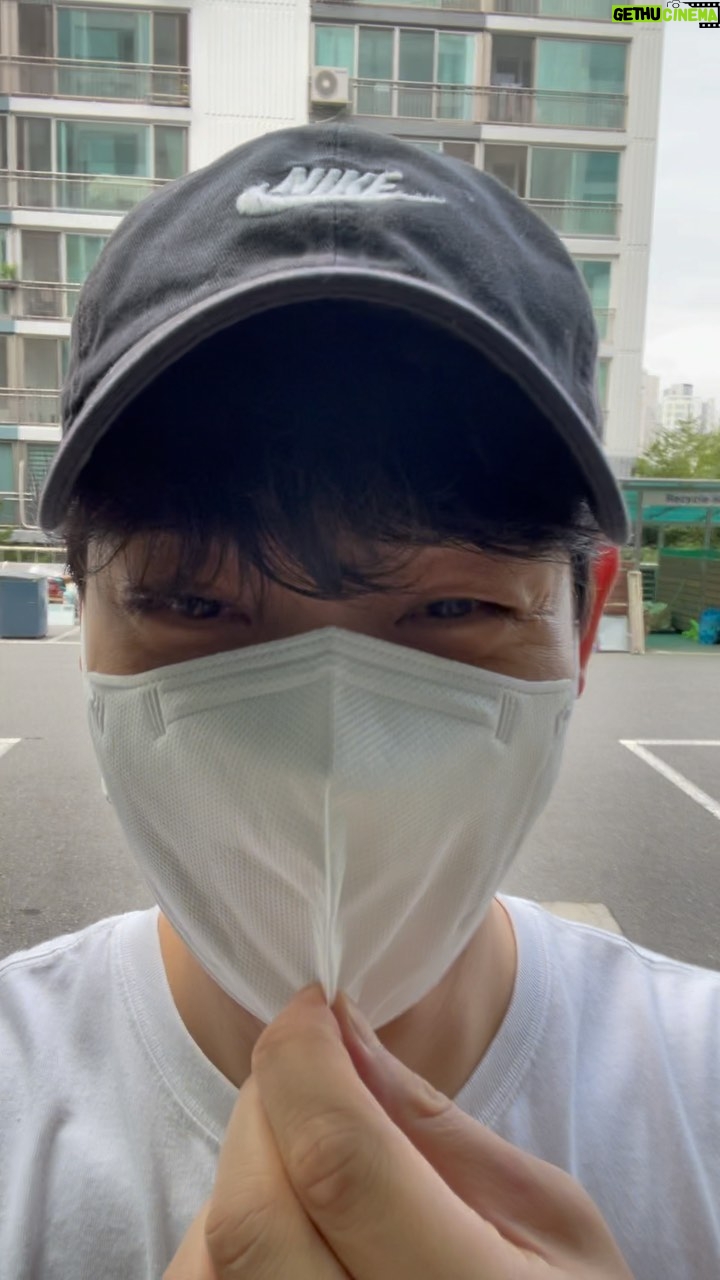 Yoon Park - 36.3K Likes - -
마스크를 쓰면 좋은 점