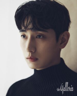 Yoon Park Instagram - -
#thegalleria #더갤러리아
-
Hair @yonghwan_ouioui 
Make-up @da_yooni 
Style @pssongmi 
Photo @daehanx
Press @jinavenue