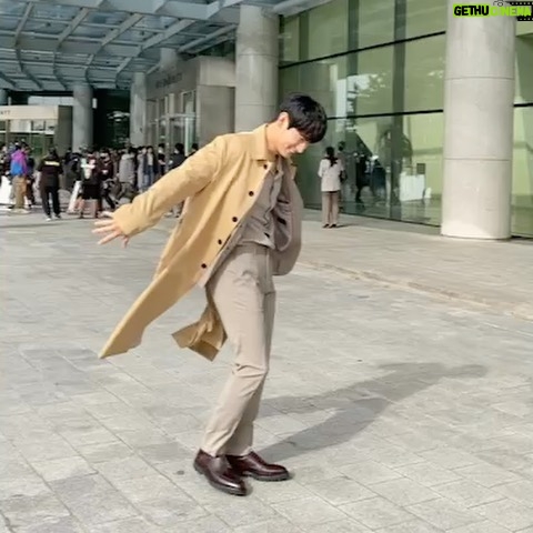Yoon Park - 32.2K Likes - -
바람 많이 불던 날🌬
정신줄 같이 날아감🤪