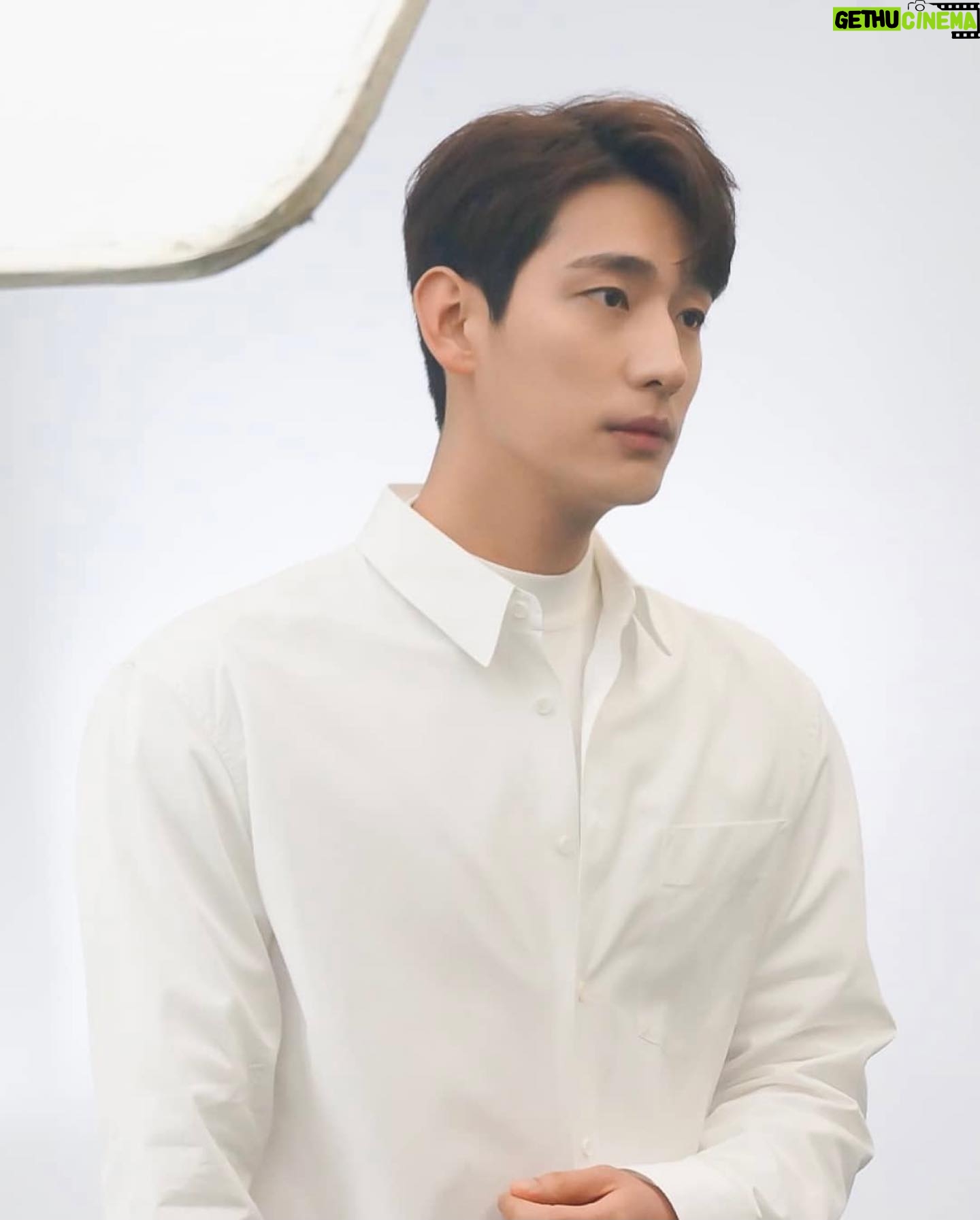 Yoon Park - 31.5K Likes - -
#백아연 #춥지않게
오늘 음원과 M/V가 공개되었습니다.!
많은 관심과 사랑 부탁드려요.!
-
Merry christmas🎄
