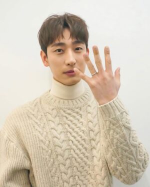 Yoon Park Instagram - -
#백아연 #춥지않게
오늘 음원과 M/V가 공개되었습니다.!
많은 관심과 사랑 부탁드려요.!
-
Merry christmas🎄
