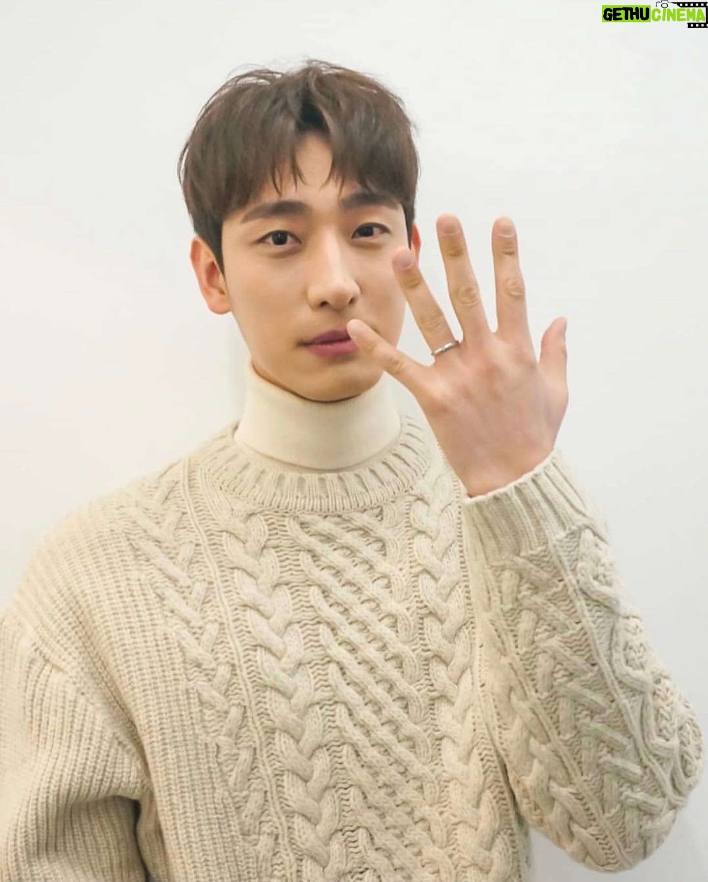 Yoon Park - 31.5K Likes - -
#백아연 #춥지않게
오늘 음원과 M/V가 공개되었습니다.!
많은 관심과 사랑 부탁드려요.!
-
Merry christmas🎄