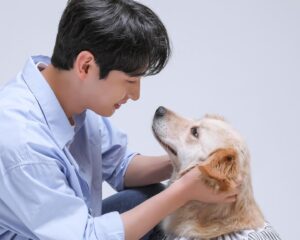 Yoon Park Instagram - -
너무 예쁘고 착한 미양이와
2023년 #안성평강공주보호소 #후원캘린더 
촬영을 하고 왔어요.
미양이와 함께 행복하고 건강하게 지낼 
평생가족을 기다립니다😊
-
#후원캘린더 #유기동물보호소후원 #유기동물치료비후원 
#안성평강공주보호소 #유기견입양 #미양이
#세이브어스챌린지 #saveuschallenge