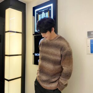 Yoon Shi-yoon Instagram - 여러분들을 만나기 위해 무대 뒤에서 기다리는 이 시간이 항상 너무 기대되고 설레입니다. 

오늘도 윤시윤배우와 김대건신부님을 보러 와주신 모든 분들께 감사드립니다 

#윤시윤 #영화탄생 #탄생 #11월30일개봉