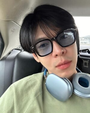 Yosatorn Konglikit Instagram - วันที่ฝนตก ไหลลงที่หน้าต่าง.