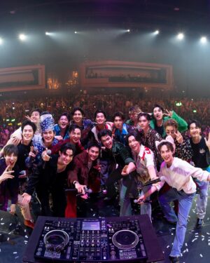 Yosatorn Konglikit Instagram - ช่างเป็นปีใหม่ที่สนุกเหลือเกิน ได้เดินชนแก้วกับทุกคนรอบเวที มีคนหมั่นไส้ตอนเล่นตกสาวน้อยตกโฟม ได้เมา ได้เอนจอยร่วมกับทุกคน หวังว่าสิ้นปีนี้จะเจอกันกันอีกนะ อิอิ ❤️