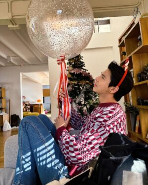 Yosatorn Konglikit Instagram - Merry Christmas 🎄