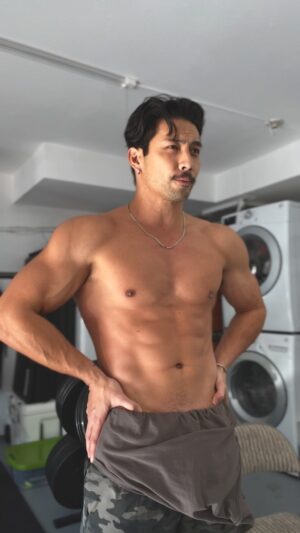 Yoshi Sudarso Instagram - Post upper body day pump 💪🏼